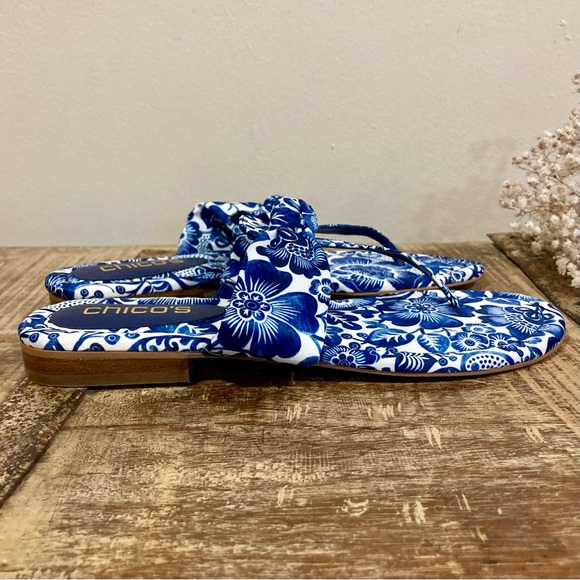 Chico's Blue Floral Thong Sandals Classic Navy/White Natalia Printed 8 NWOB - Picture 4 of 14